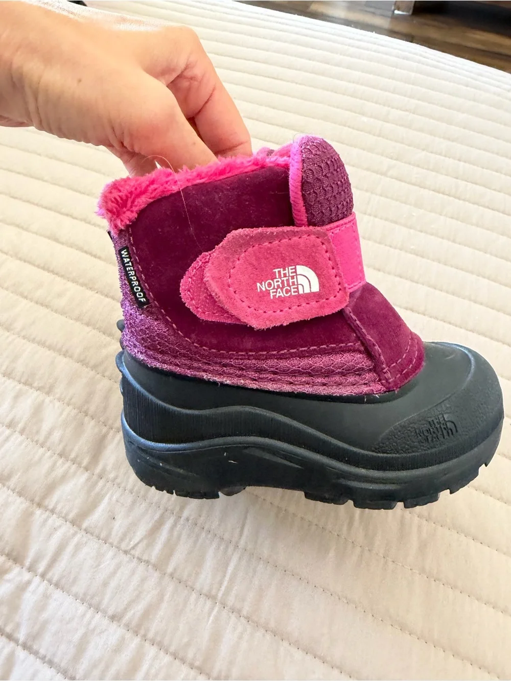 THE NORTH FACE Kids' Alpenglow II Insulated Snow Boot